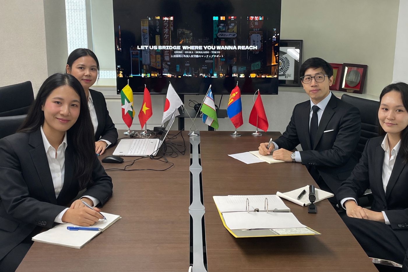 E-BRIDGEのスタッフ